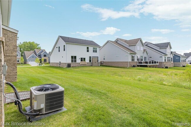 Building Photo - 5636 Suffolk Ct