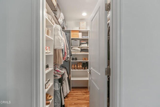 Building Photo - CHARMING 3BR + 2BA HOUSE IN MONROVIA!