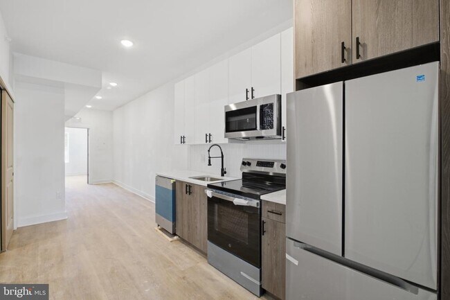 Building Photo - 669 N 39th St