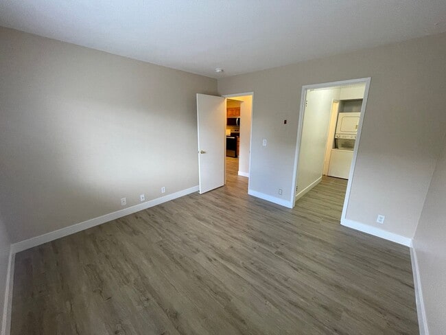 Building Photo - 1 Bedroom Condo Close to UNR!