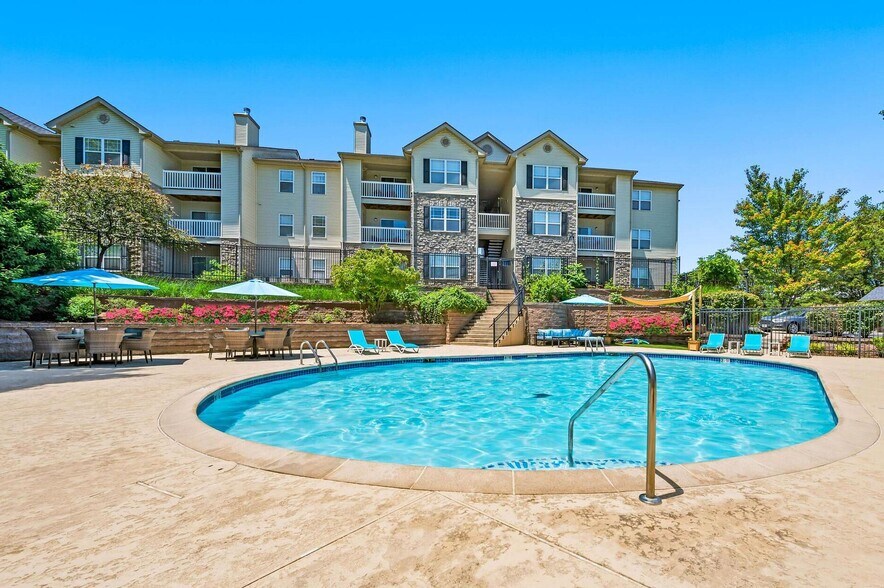 Building Photo - 400 Legends Terrace Dr
