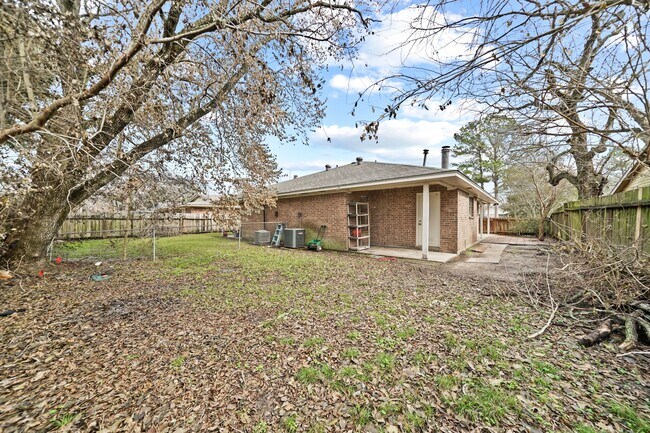 Building Photo - 2118 N Austin Ave