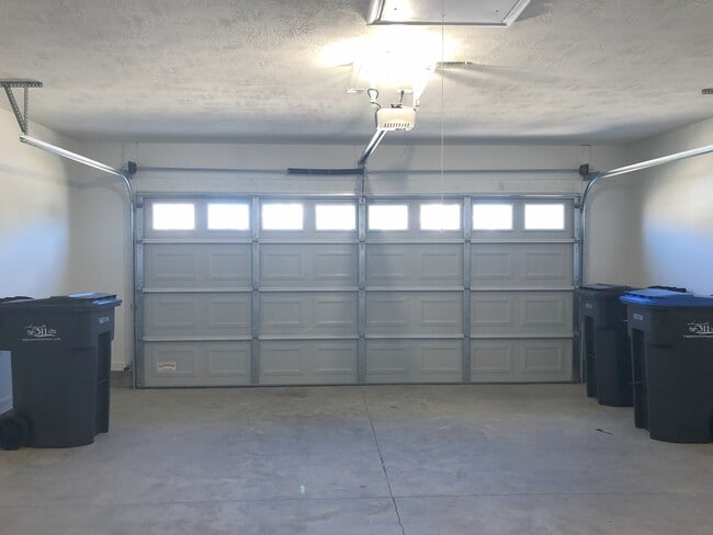 Building Photo - 807 Goodale Dr