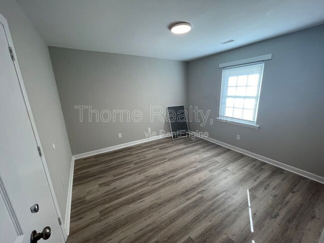 Building Photo - 1318 Maple St