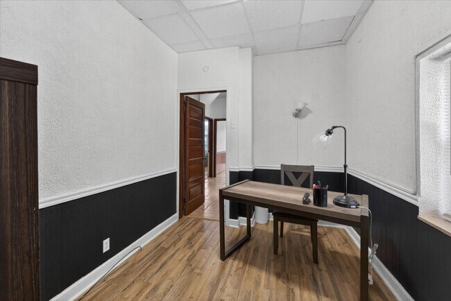 Building Photo - 736 Dover Pl