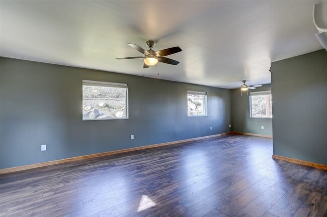 Building Photo - Newly Remodeled 2 Bed, 1 Bath + a Den  Home at The Base of Thumb Butte!