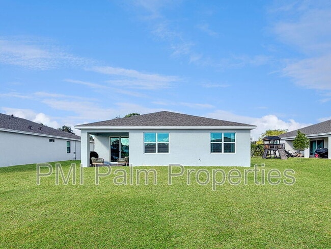 Building Photo - 5989 SE Sky Blue Cir