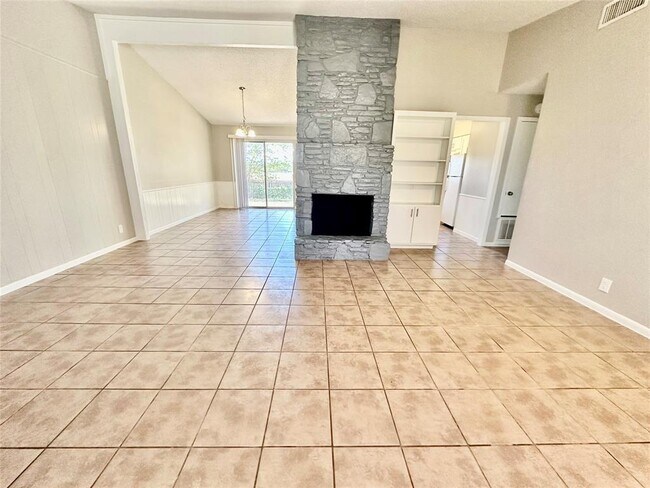 Building Photo - 12310 Willow Wild Dr