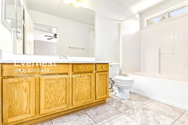 Building Photo - Lovely 3-Bedroom Home with Spacious Layout...