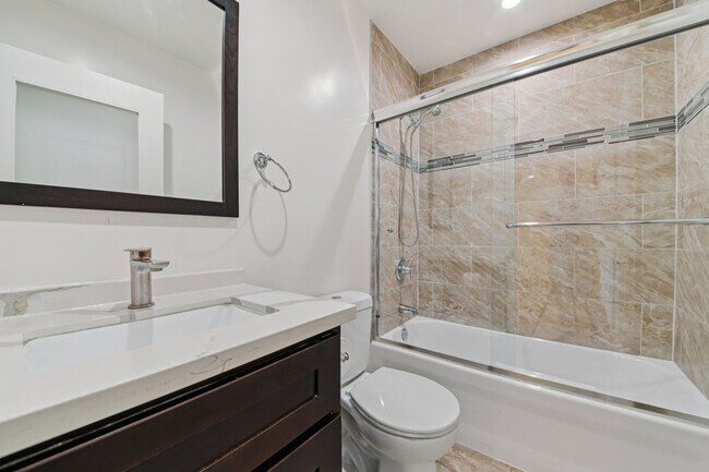 Building Photo - 3BD/2BA Apartment with Laundry In-Unit, Appliances, Tandem Parking & More | 1MO. Free OAC
