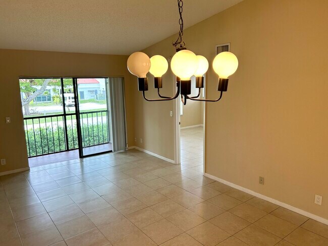 Building Photo - 6649 Somerset Dr