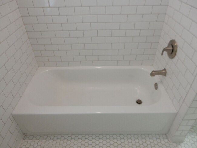Building Photo - Spacious 3 BR home in Old SW, close to YMC...