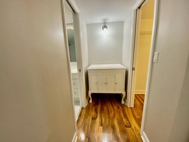 Building Photo - 3051 N Course Dr