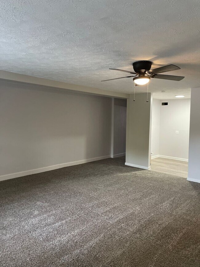 Building Photo - 380 Main Cross St