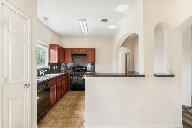 Building Photo - Charming 3-bedroom, 2-bath single-family h...