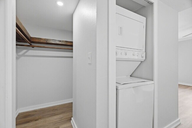 Building Photo - Condo For Rent in Largo with TONS OF UPGRADES!