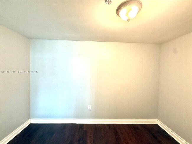 Building Photo - 253 NE 2nd St