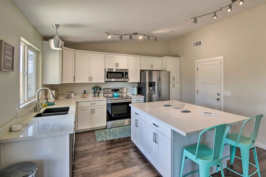 Building Photo - 17649 N 42nd Ln