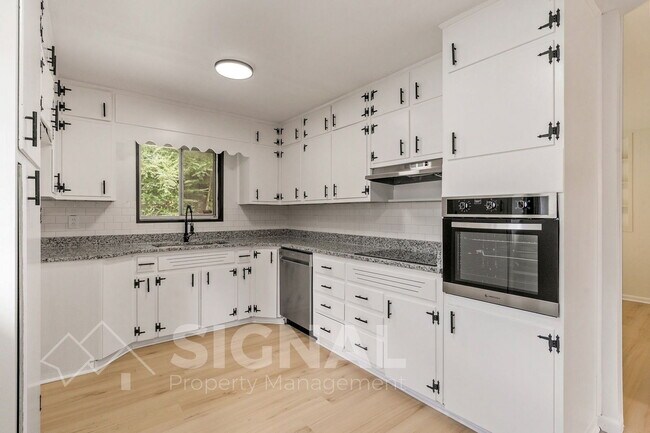 Building Photo - 4324 Warren Rd