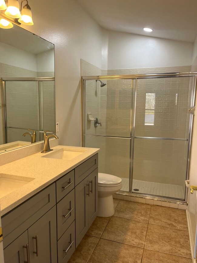 Building Photo - Hunter's Creek - 3 Bedroom, 2 Bathroom Poo...