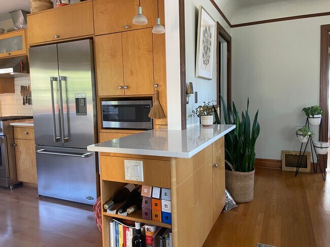 Building Photo - Immaculate and Updated Mid Century Home in...