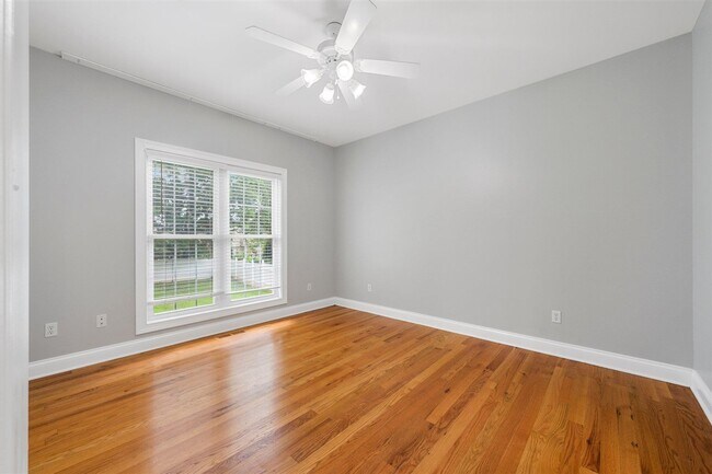 Building Photo - 3630 Amherst Dr