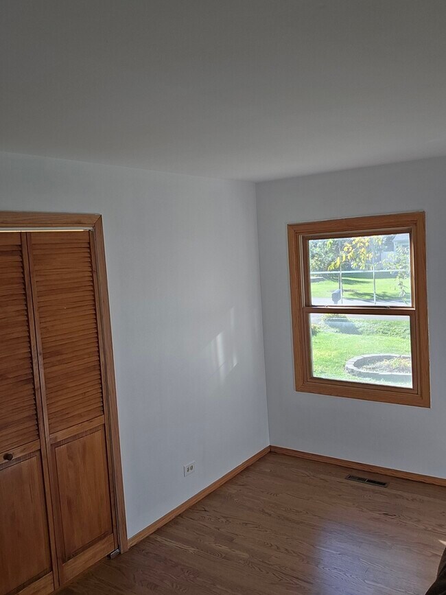 Building Photo - 1702 Knoll Ave