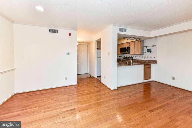 Building Photo - 1524 Lincoln Way