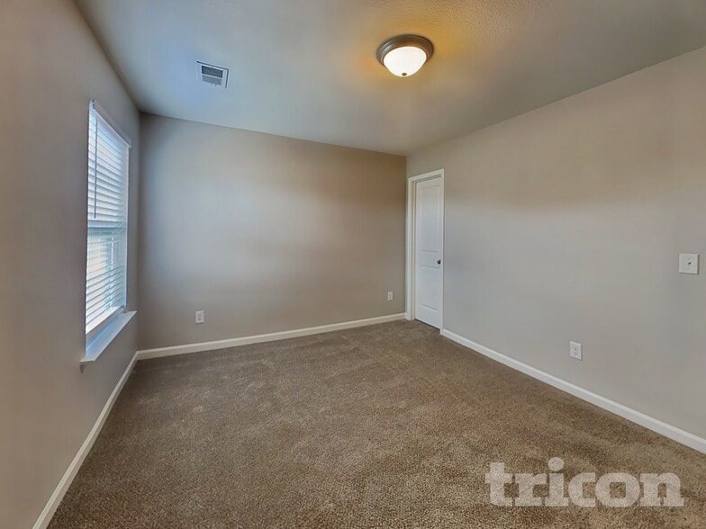 Building Photo - 317 Persian Ct