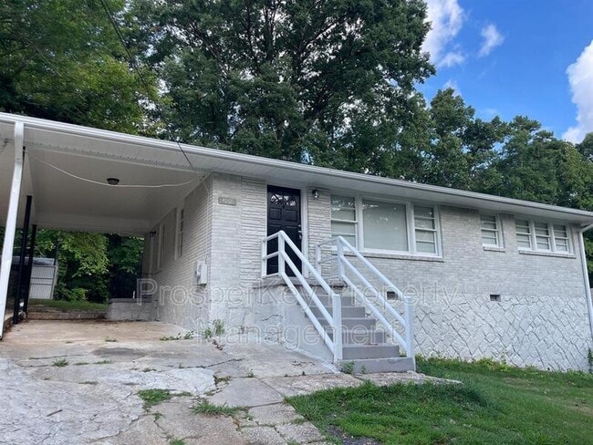 Building Photo - 4555 Hillpine Rd