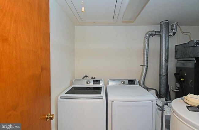 Primary Photo - 601 W Market St