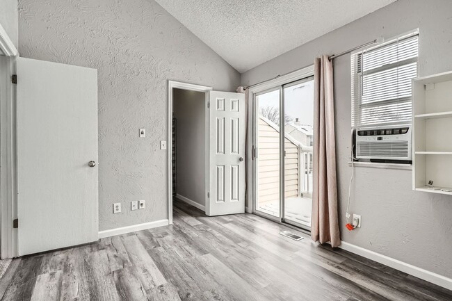 Building Photo - Charming Two-Bedroom Townhome in Copper Ridge