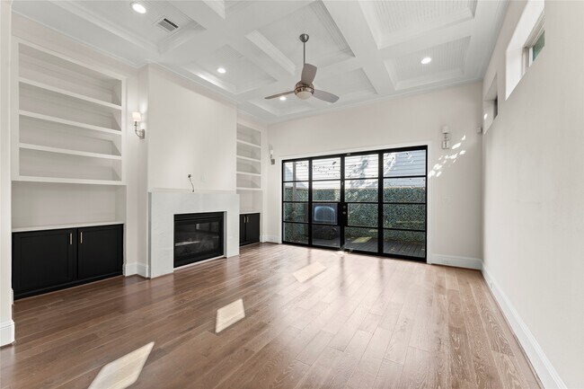 Building Photo - 1902 W 25th St