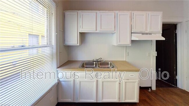 Building Photo - 12633 Edmonton Ave