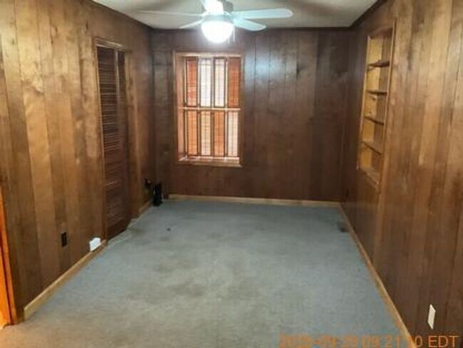 Building Photo - Spacious Home in Leesville