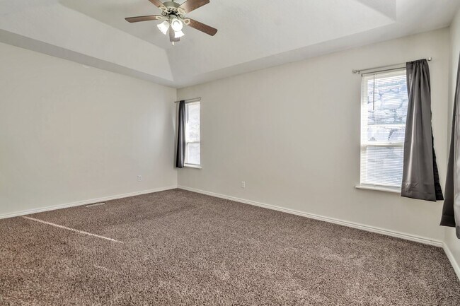 Building Photo - 426 W 2700 S