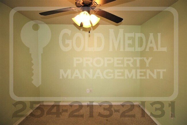 Building Photo - 401 Hedy Dr