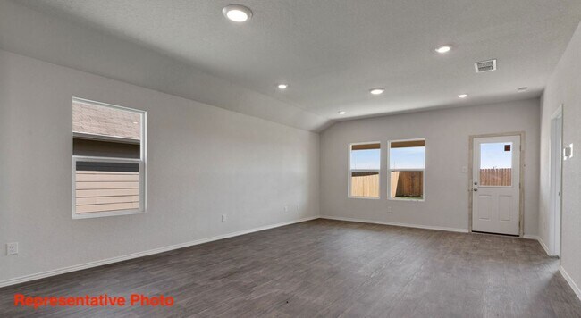 Building Photo - 4 BR/ 2BA - 1612 SF - Seguin in Arroyo Ranch!