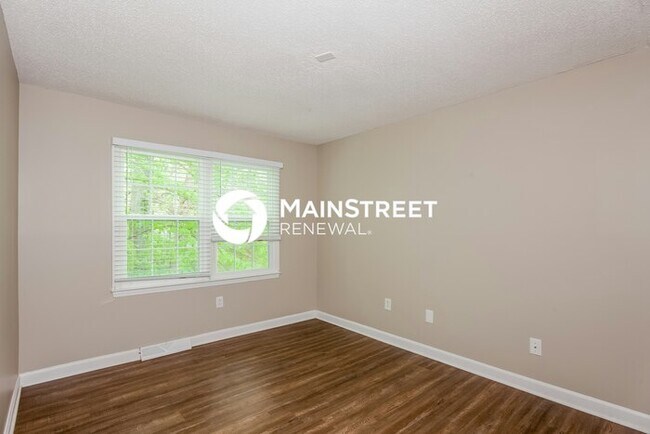 Building Photo - 4 Bedroom Pet-Friendly Home in Charlotte, NC with Main Street Renewal