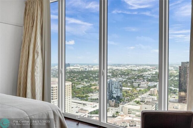 Building Photo - 333 Las Olas Way