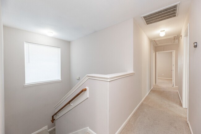 Building Photo - 1006 Vernage Rd