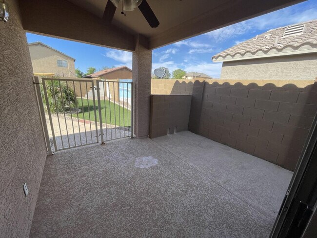 Building Photo - 39974 W Thornberry Ln