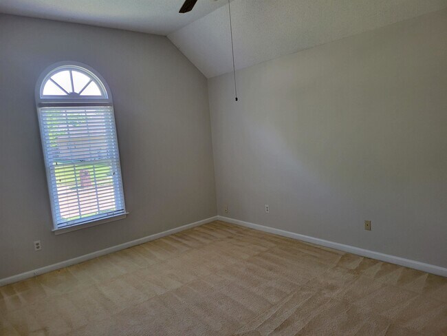Building Photo - 275 Joel Cove