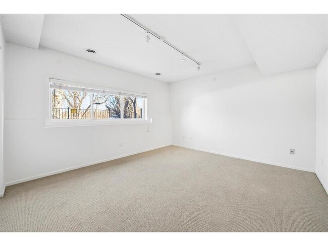 Building Photo - 325 W River Pkwy