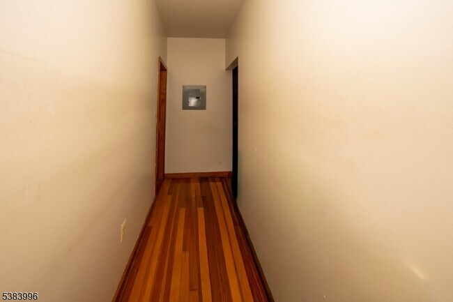 Building Photo - 207 N Fullerton Ave