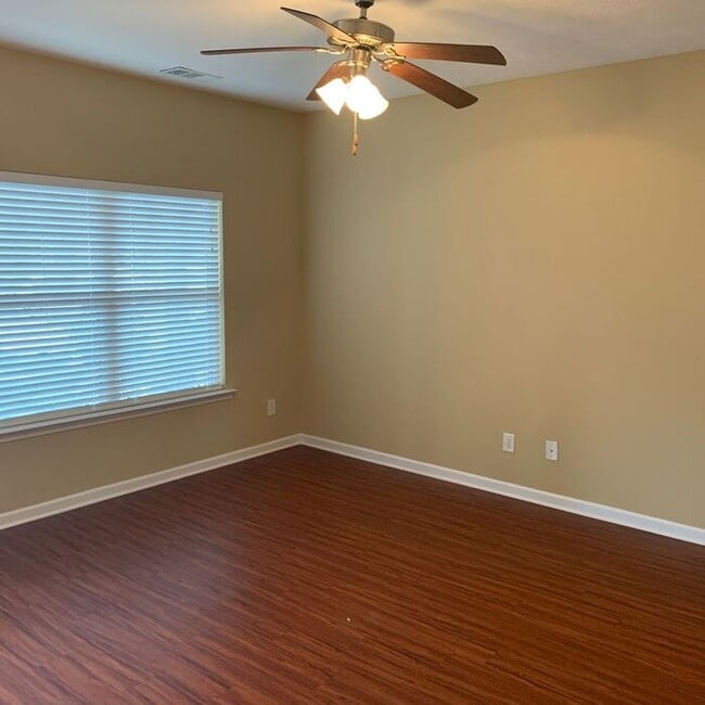 Building Photo - Townhome Condo