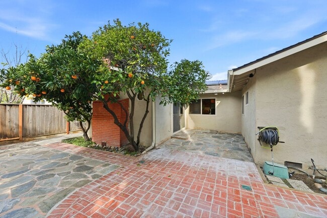 Building Photo - Beautifully Updated 3BR/2BA Home with Private Garden Oasis