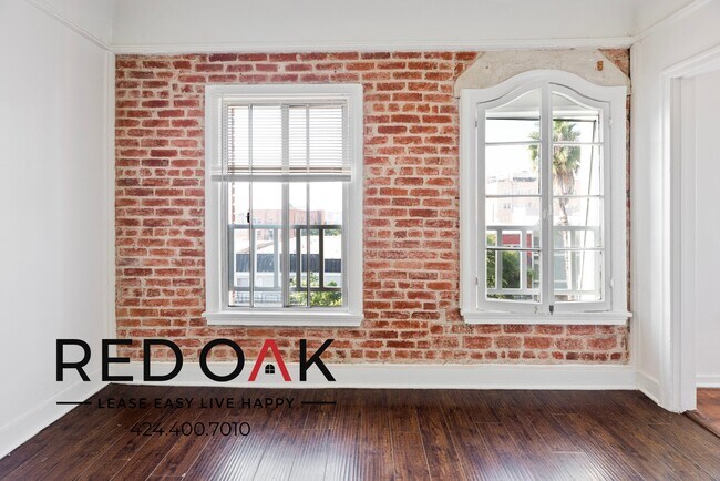 Building Photo - 716 S Berendo St