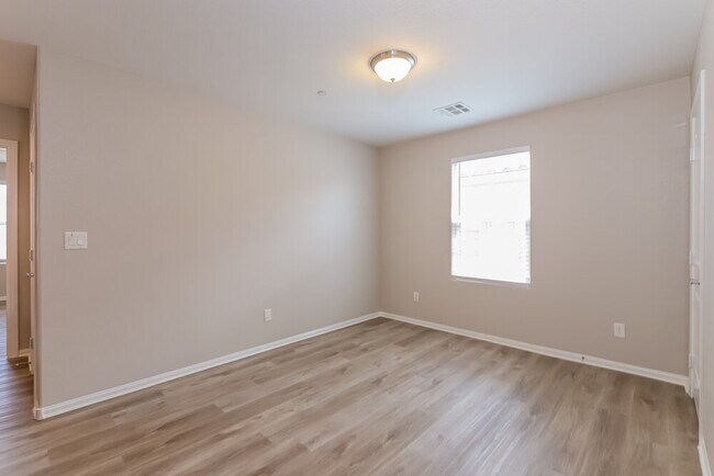 Building Photo - 892 Harbor Ave