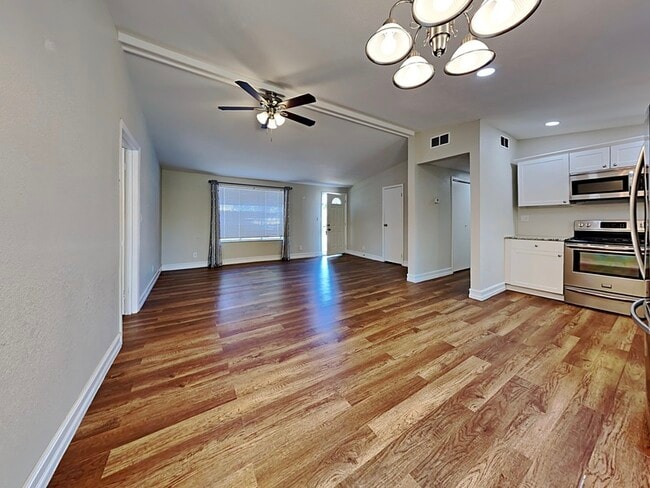 Building Photo - 13426 Tyringham St